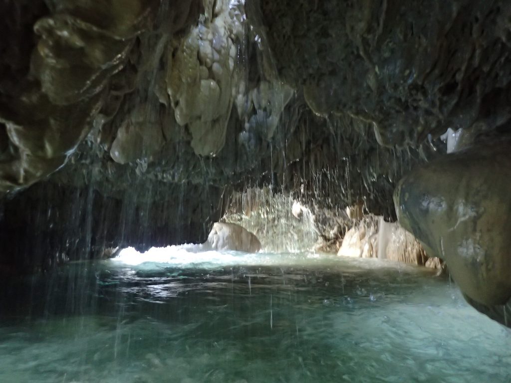 Barranc del forat del bulí a la baronia del rialb amb guia